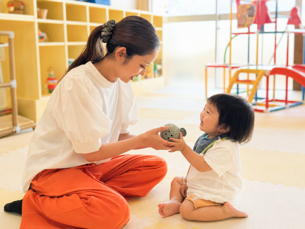 親子でゆっくり過ごす様子