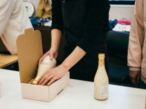 贈答用箱の組立・梱包